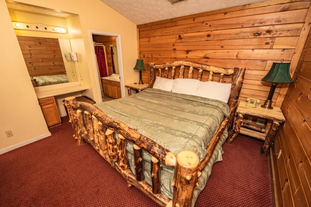 Cabin Close To Parkway Rd With River View Pigeon Forge Zewnętrze zdjęcie