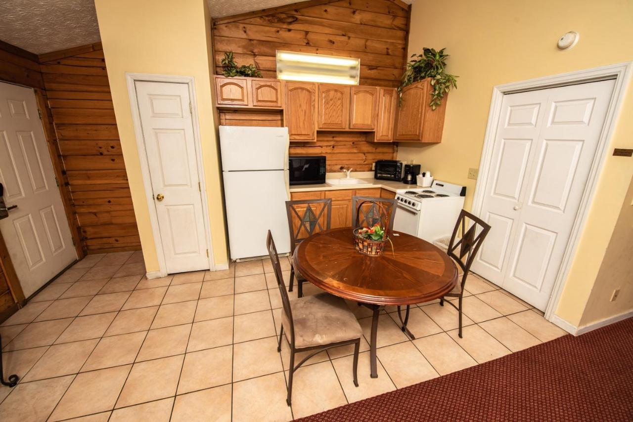 Cabin Close To Parkway Rd With River View Pigeon Forge Zewnętrze zdjęcie