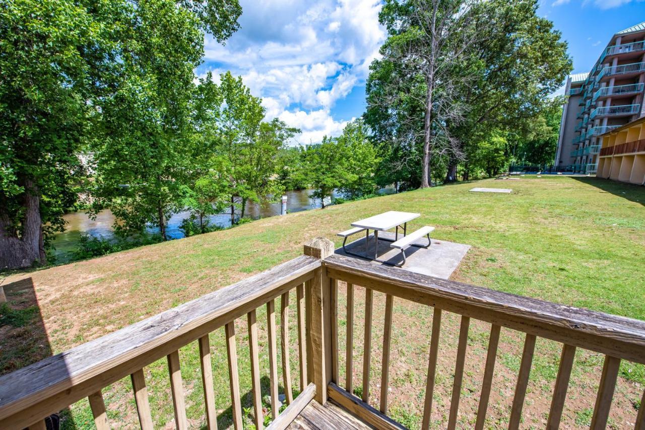 Cabin Close To Parkway Rd With River View Pigeon Forge Zewnętrze zdjęcie