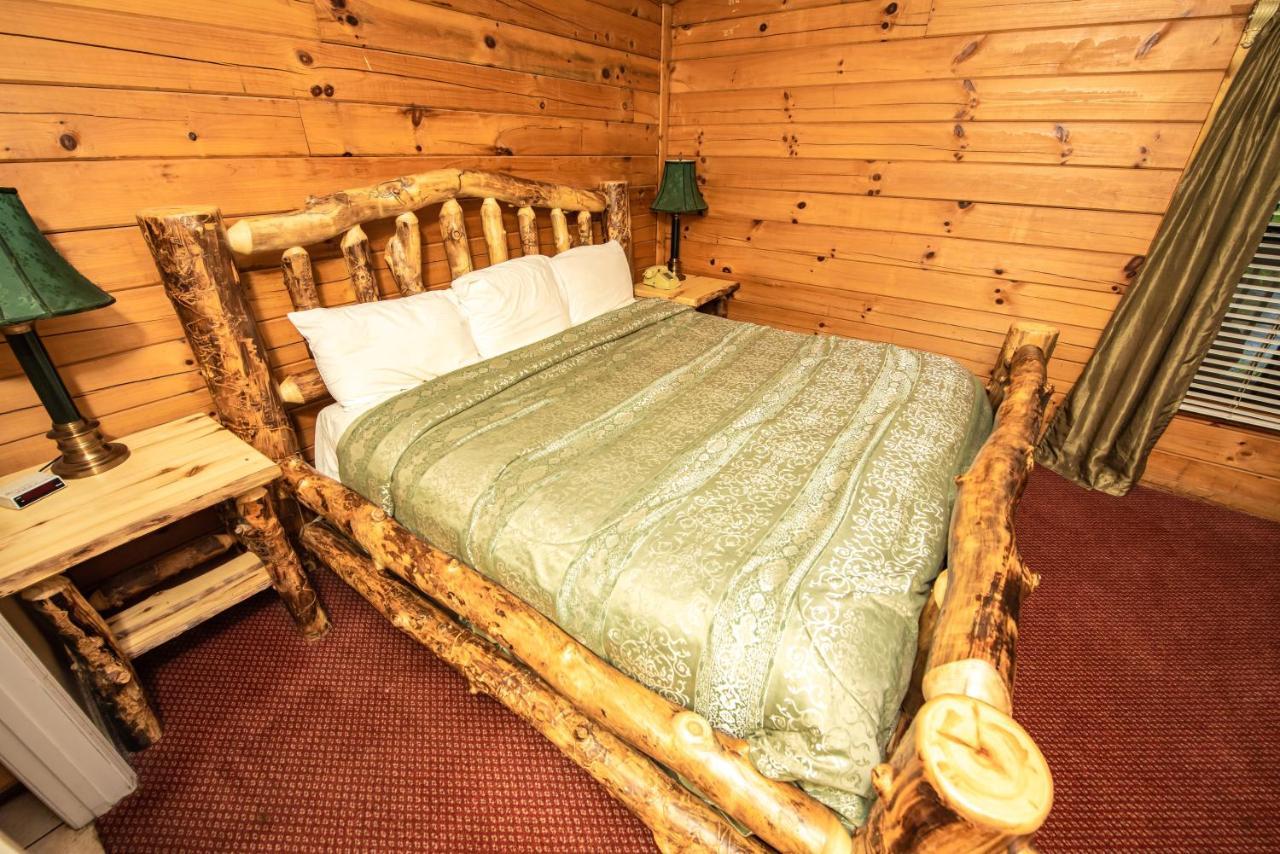 Cabin Close To Parkway Rd With River View Pigeon Forge Zewnętrze zdjęcie