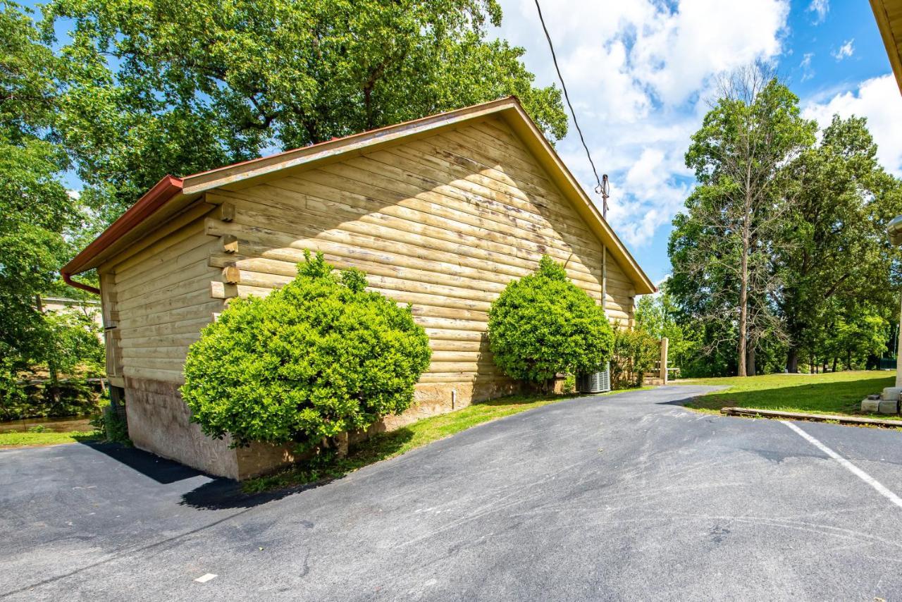 Cabin Close To Parkway Rd With River View Pigeon Forge Zewnętrze zdjęcie