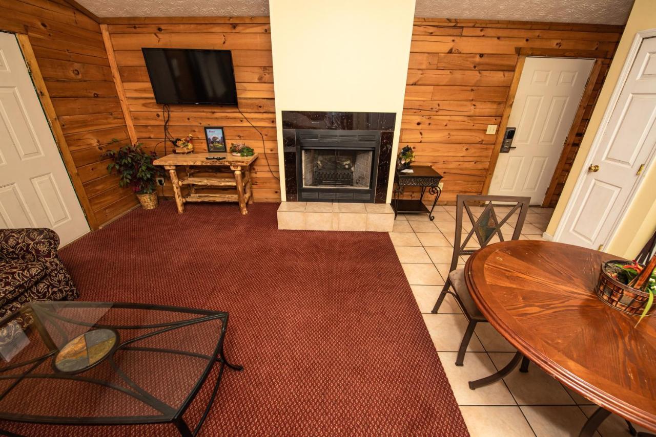 Cabin Close To Parkway Rd With River View Pigeon Forge Zewnętrze zdjęcie